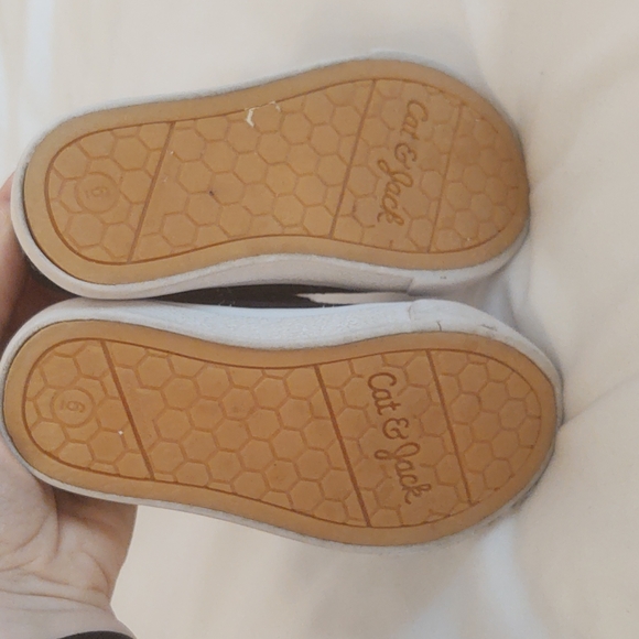 Super cute little boys sneakers! - Picture 2 of 4